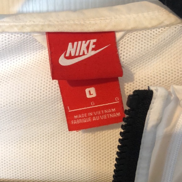 Nike wind breaker - Picture 2 of 3